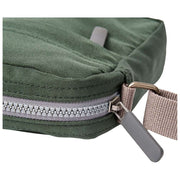 Petit sac à bandoulière en toile recyclée Roka Bond - Vert orage