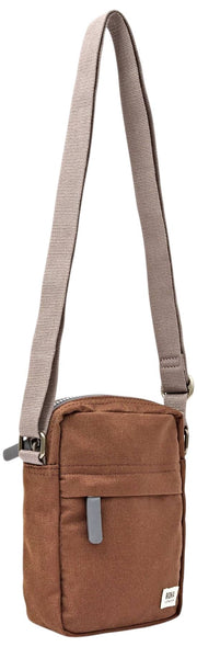 Sac à bandoulière en toile recyclée Roka Bond - Marron cannelle