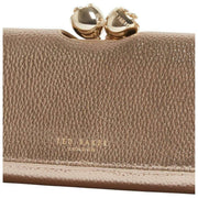 Ted Baker Roosali Grand porte-monnaie à pompon en cuir - Doré
