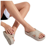 Sandales à boucle croisée sur le devant SOLBOUNCE Bounce de Totes - Beige Taupe